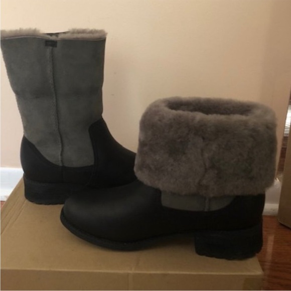 New in Box UGG Chyler Boots, Size 7 - Picture 4 of 15